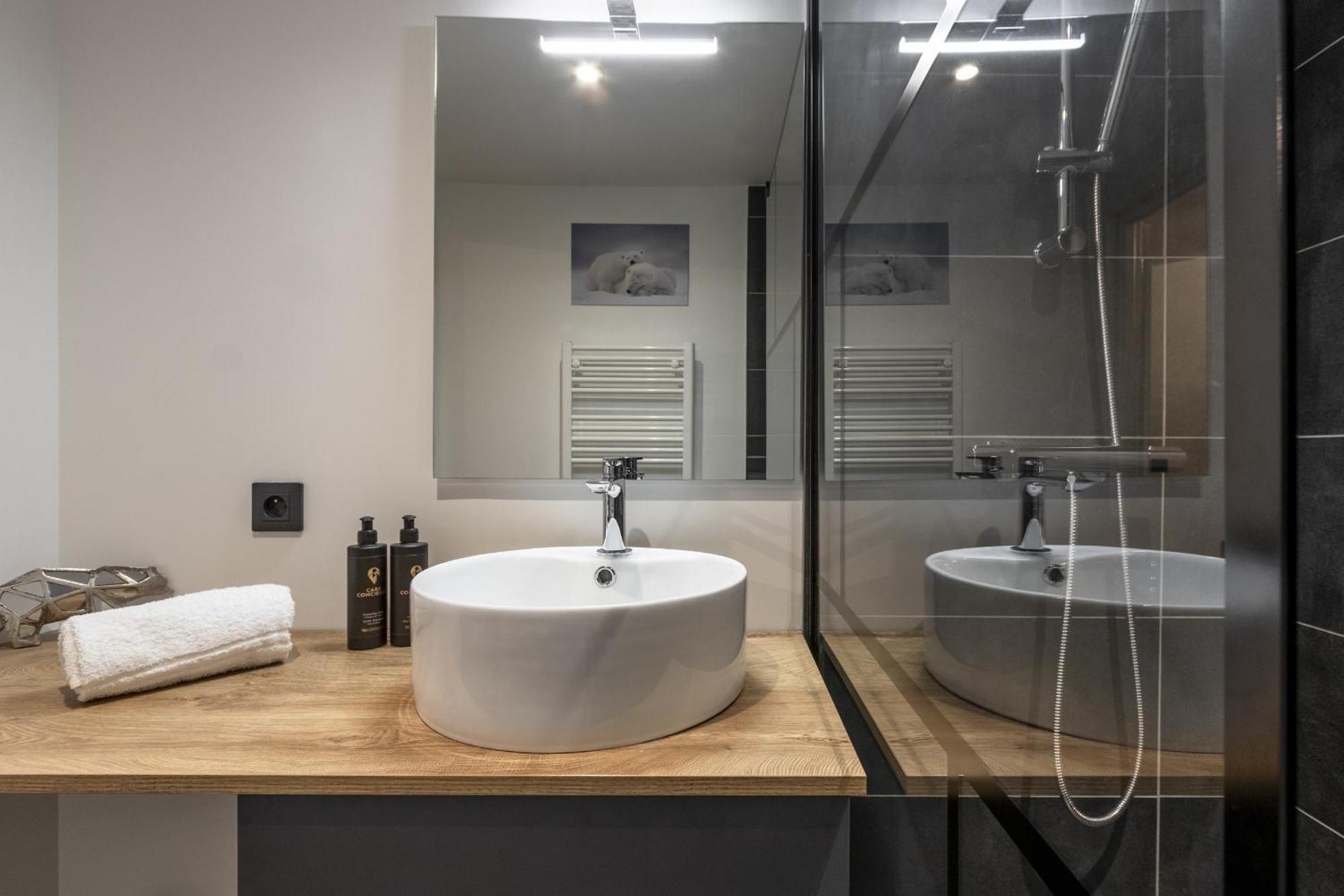 The Bear Apartment เลอุชส์ ภายนอก รูปภาพ